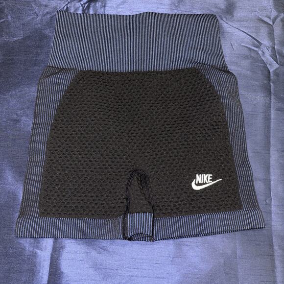 Women’s Nike Sweatsuit Short-Set-Large-Black - Picture 4 of 5